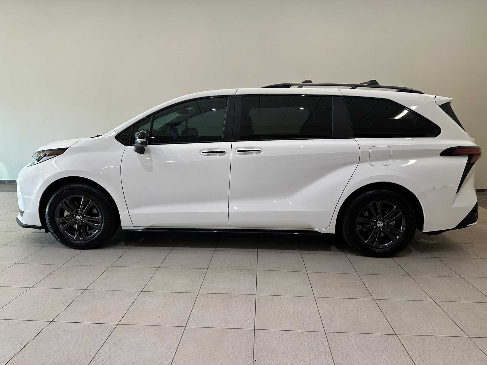 Thumbnail: 2025 Toyota Sienna - 3