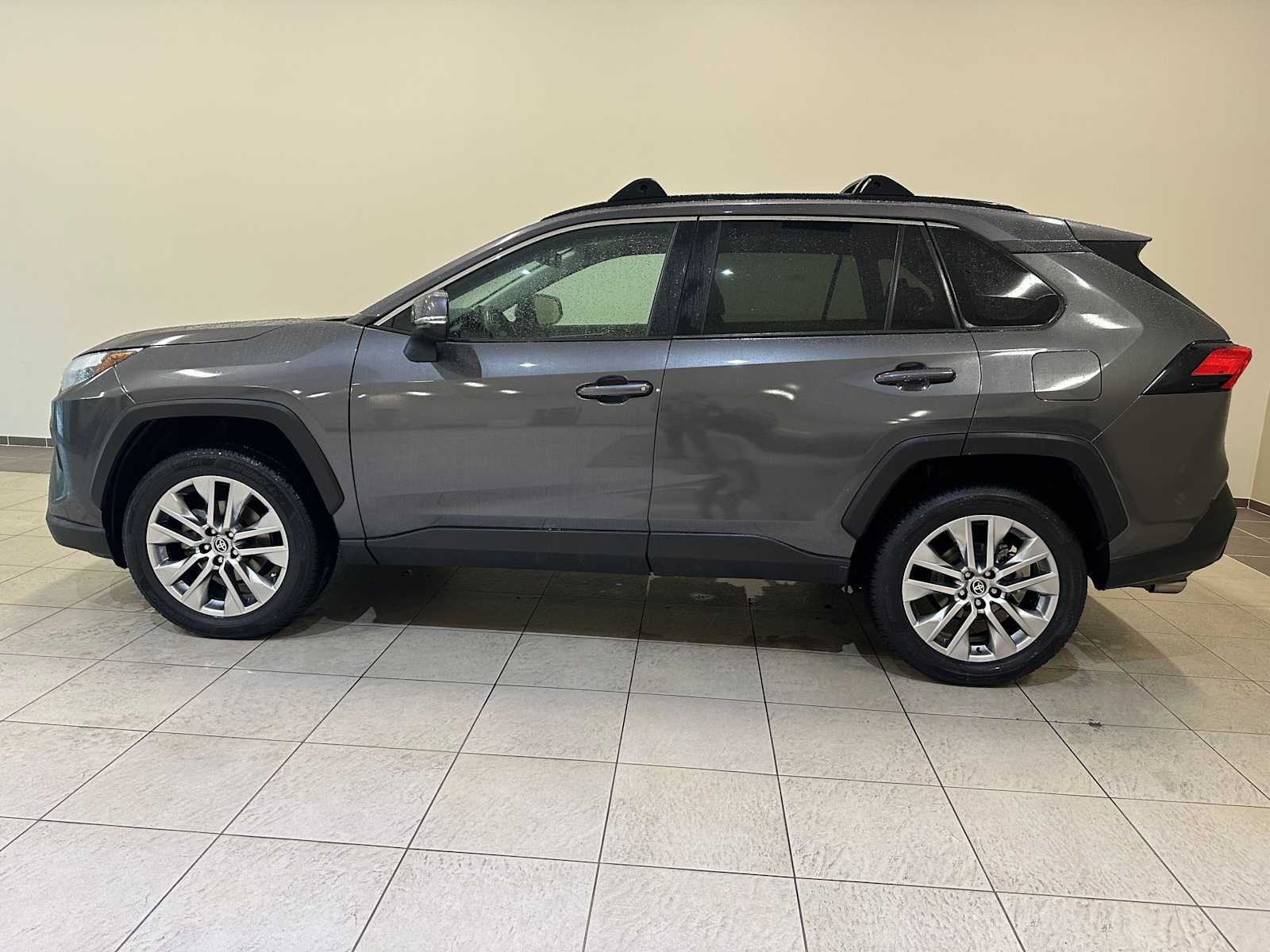 Thumbnail: 2022 Toyota RAV4 - 3