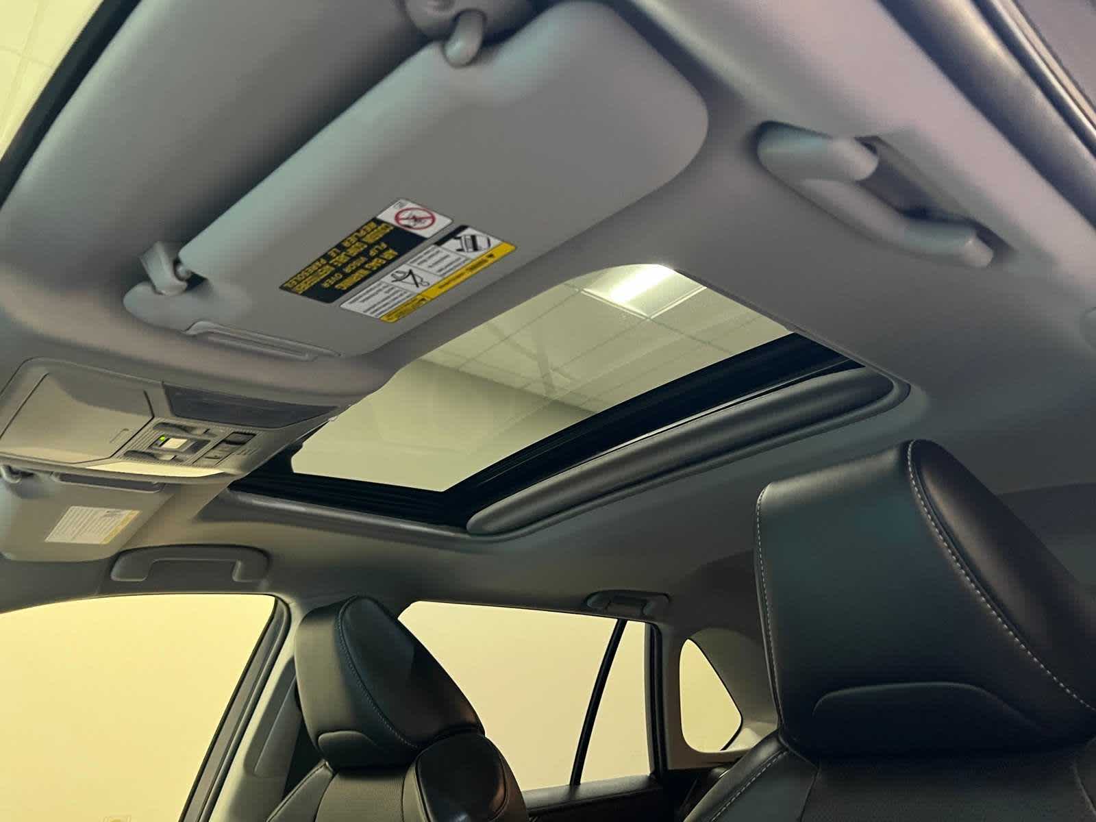 Thumbnail: 2021 Toyota RAV4 - 17