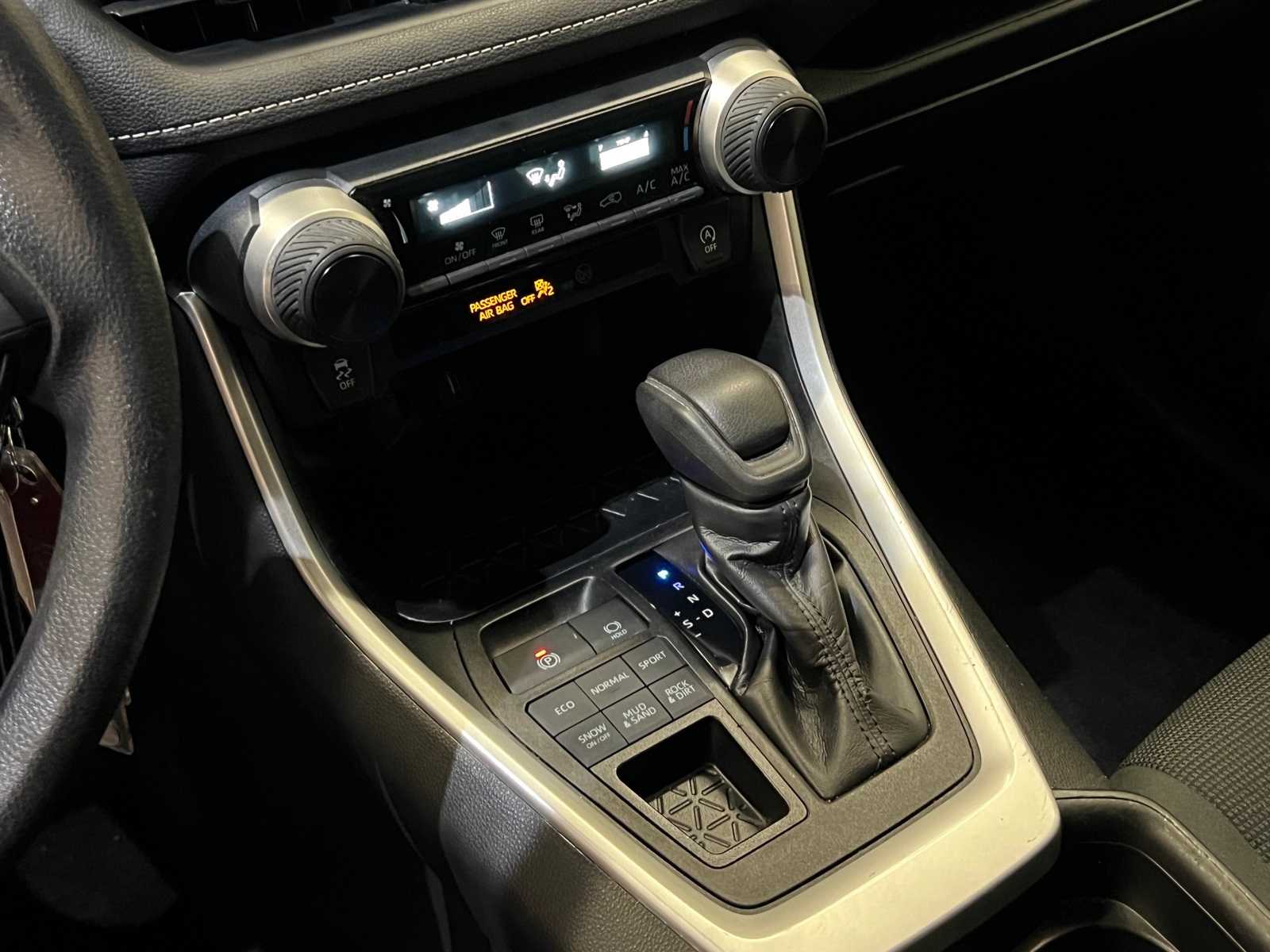 Thumbnail: 2021 Toyota RAV4 - 22