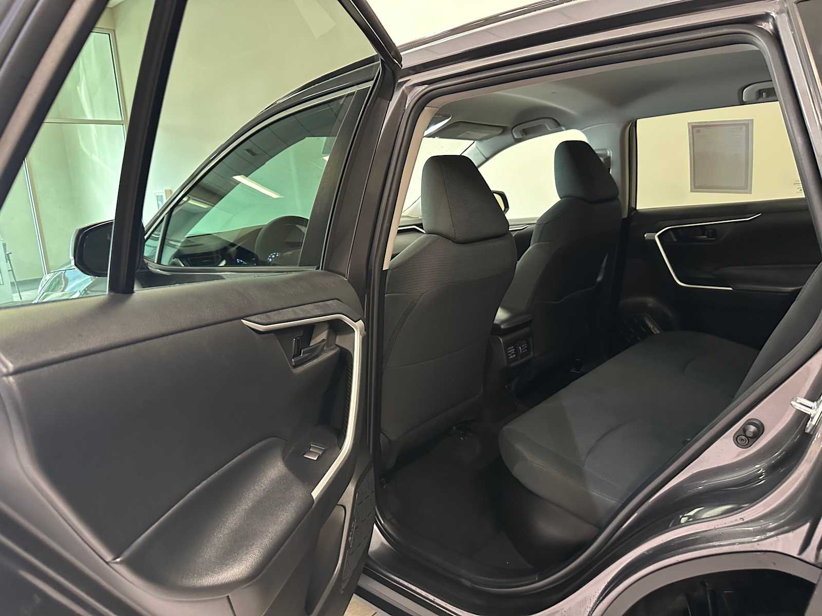 Thumbnail: 2022 Toyota RAV4 - 23