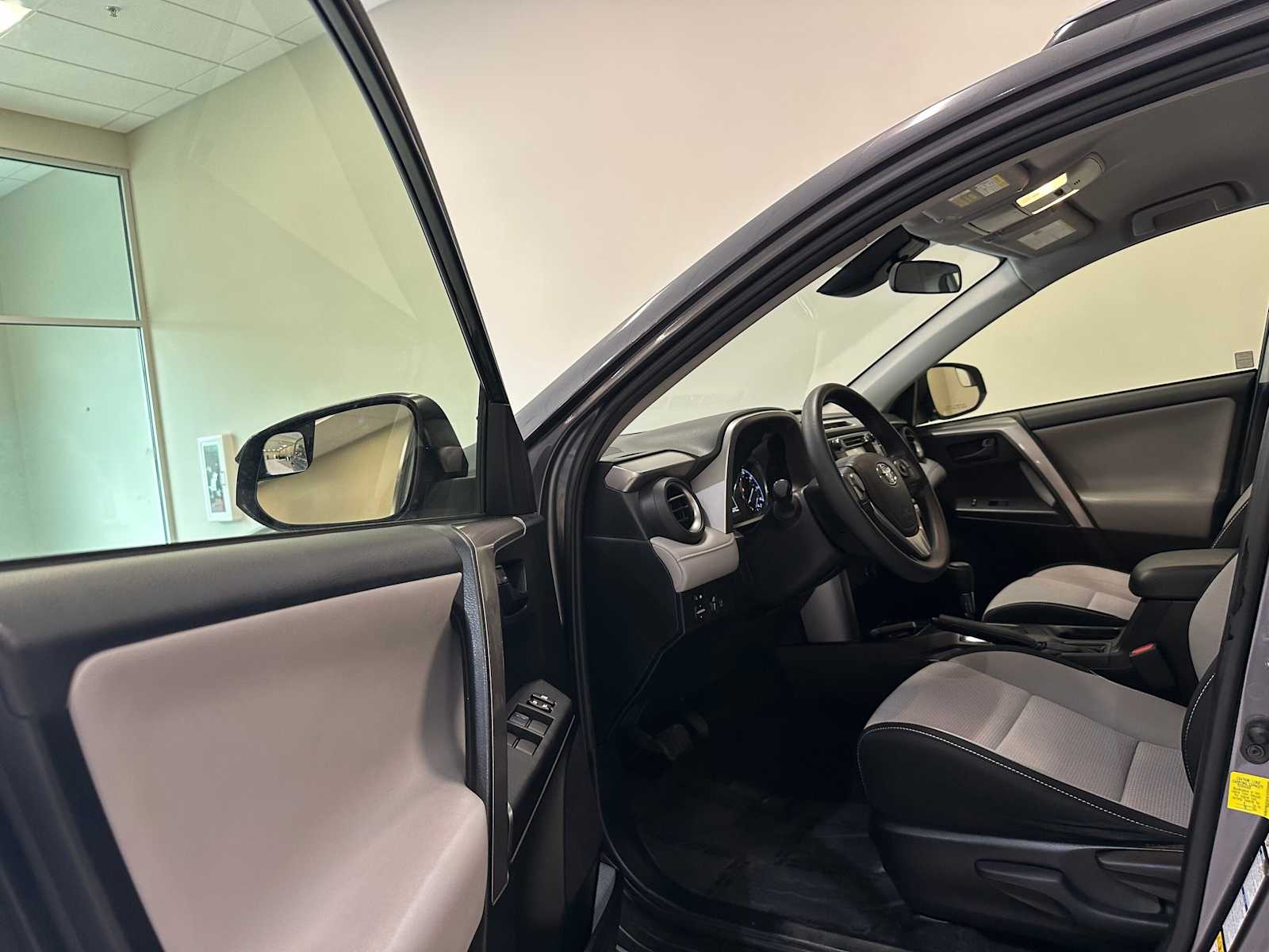 Thumbnail: 2018 Toyota RAV4 - 20