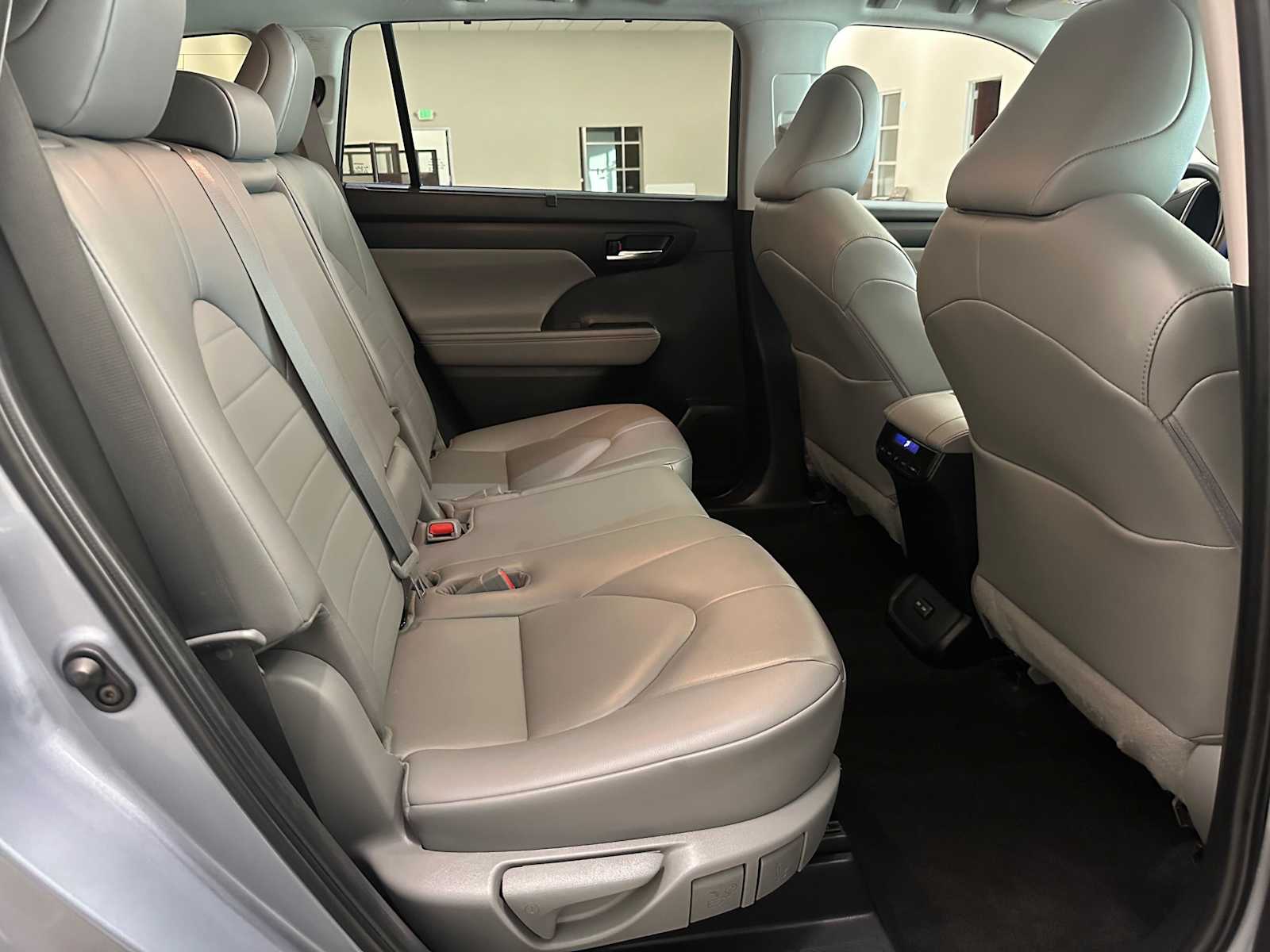 Thumbnail: 2023 Toyota Highlander - 26