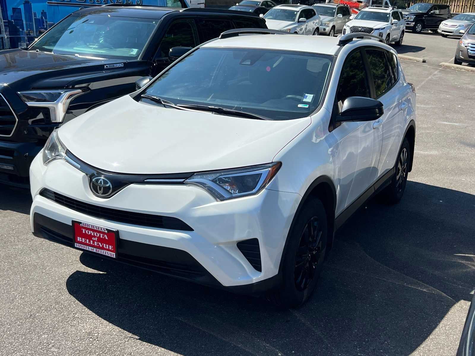 Thumbnail: 2018 Toyota RAV4 - 1