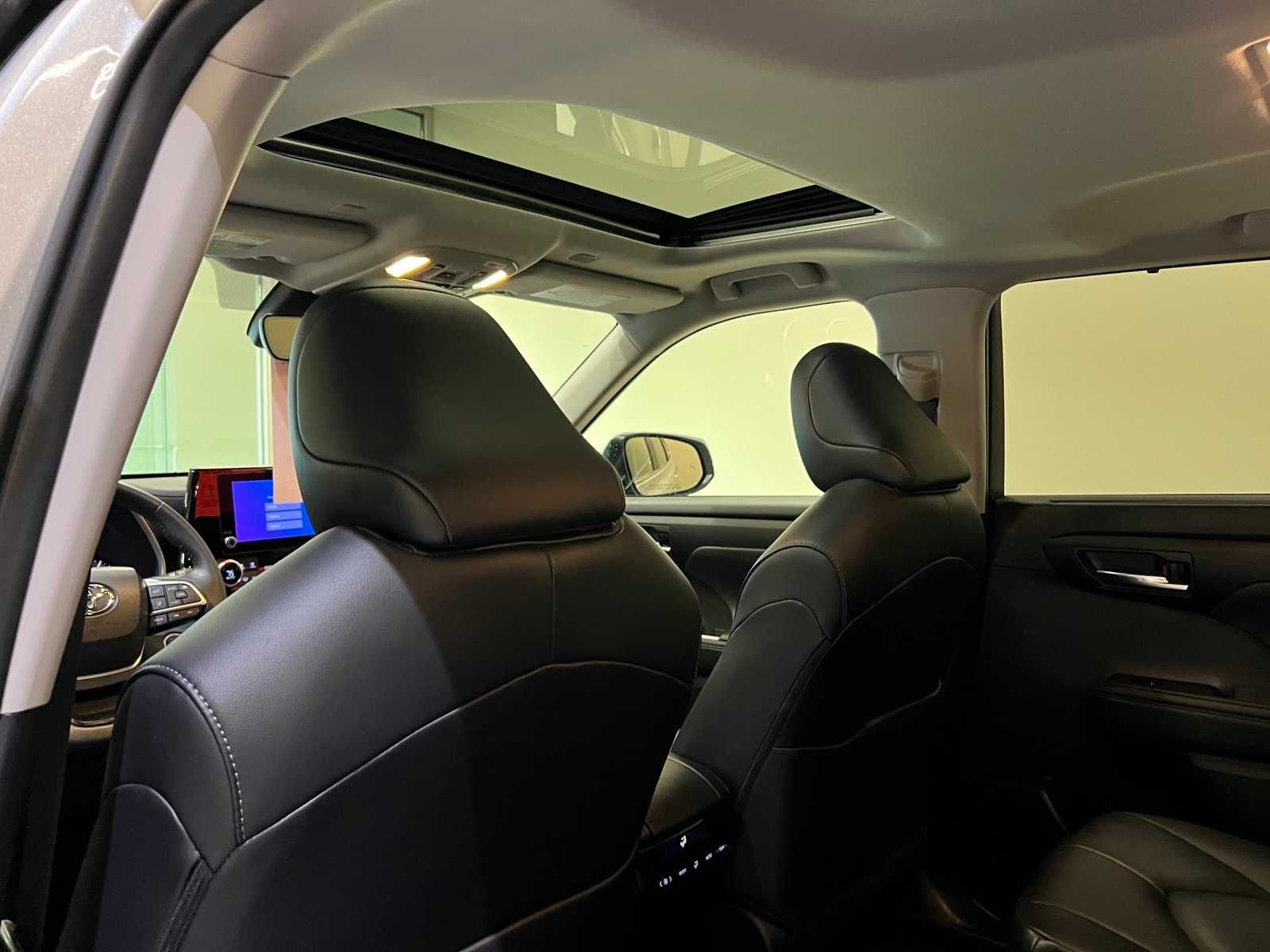 Thumbnail: 2024 Toyota Highlander - 14