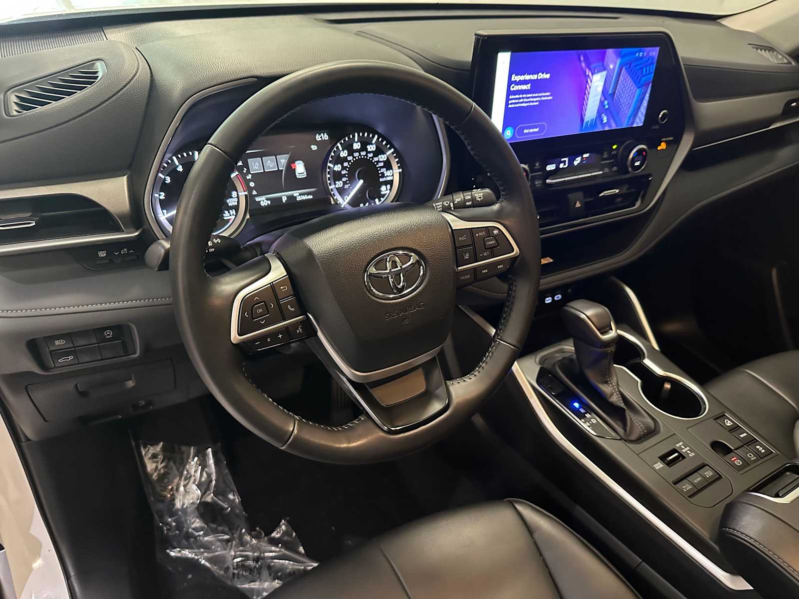 Thumbnail: 2024 Toyota Highlander - 2