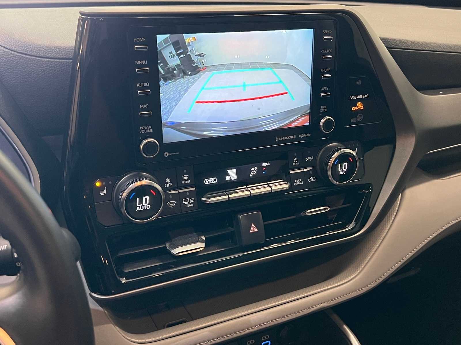 2022 Toyota Highlander XLE 23