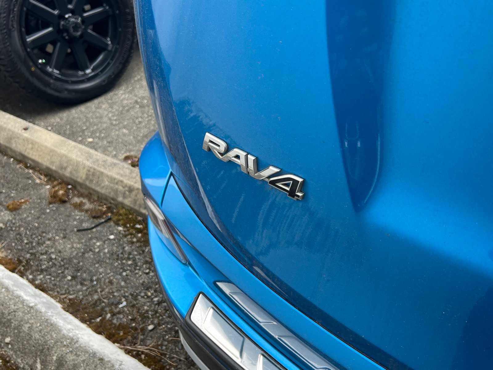 Thumbnail: 2017 Toyota RAV4 - 10