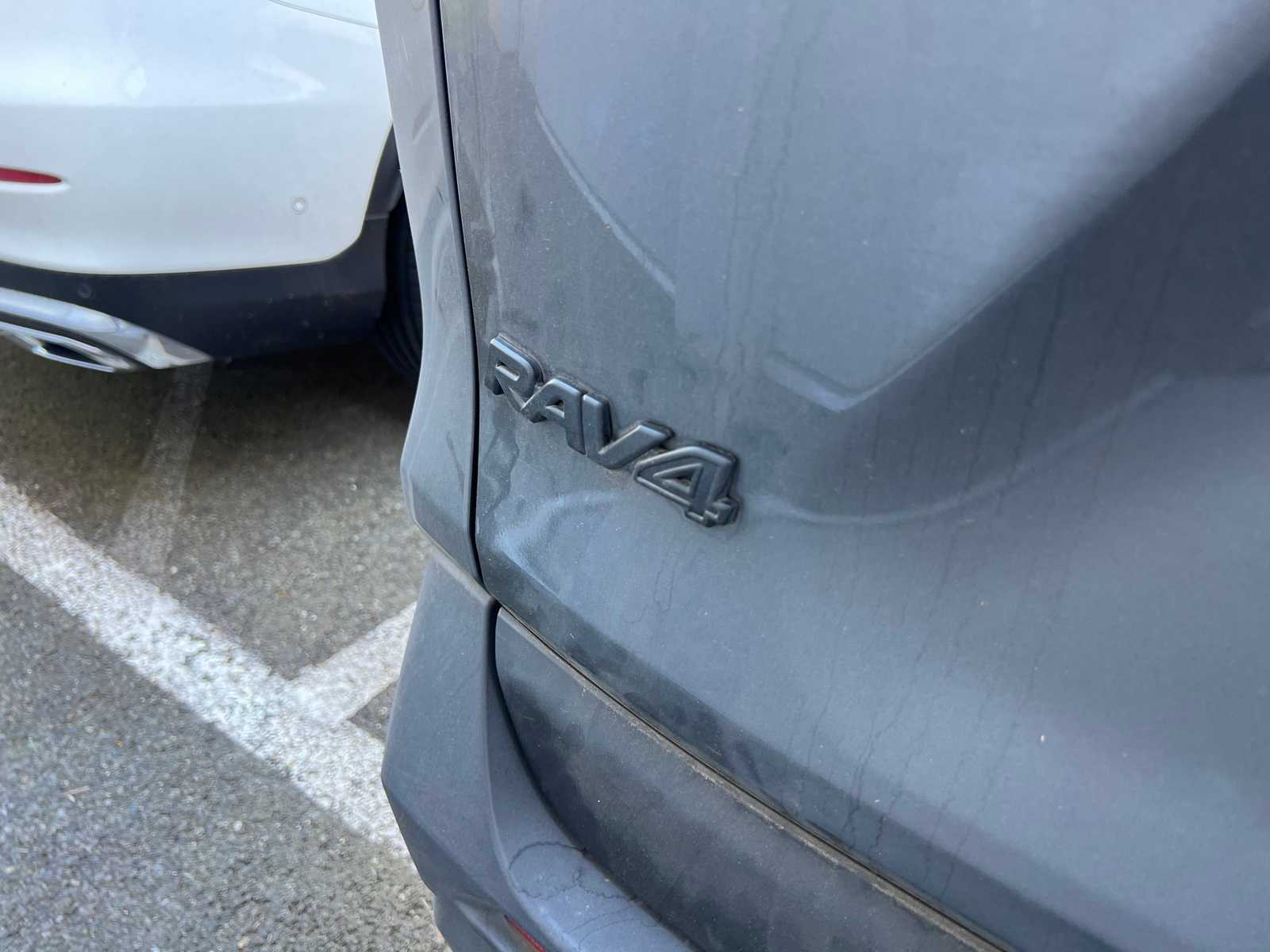2022 Toyota RAV4 LE 11