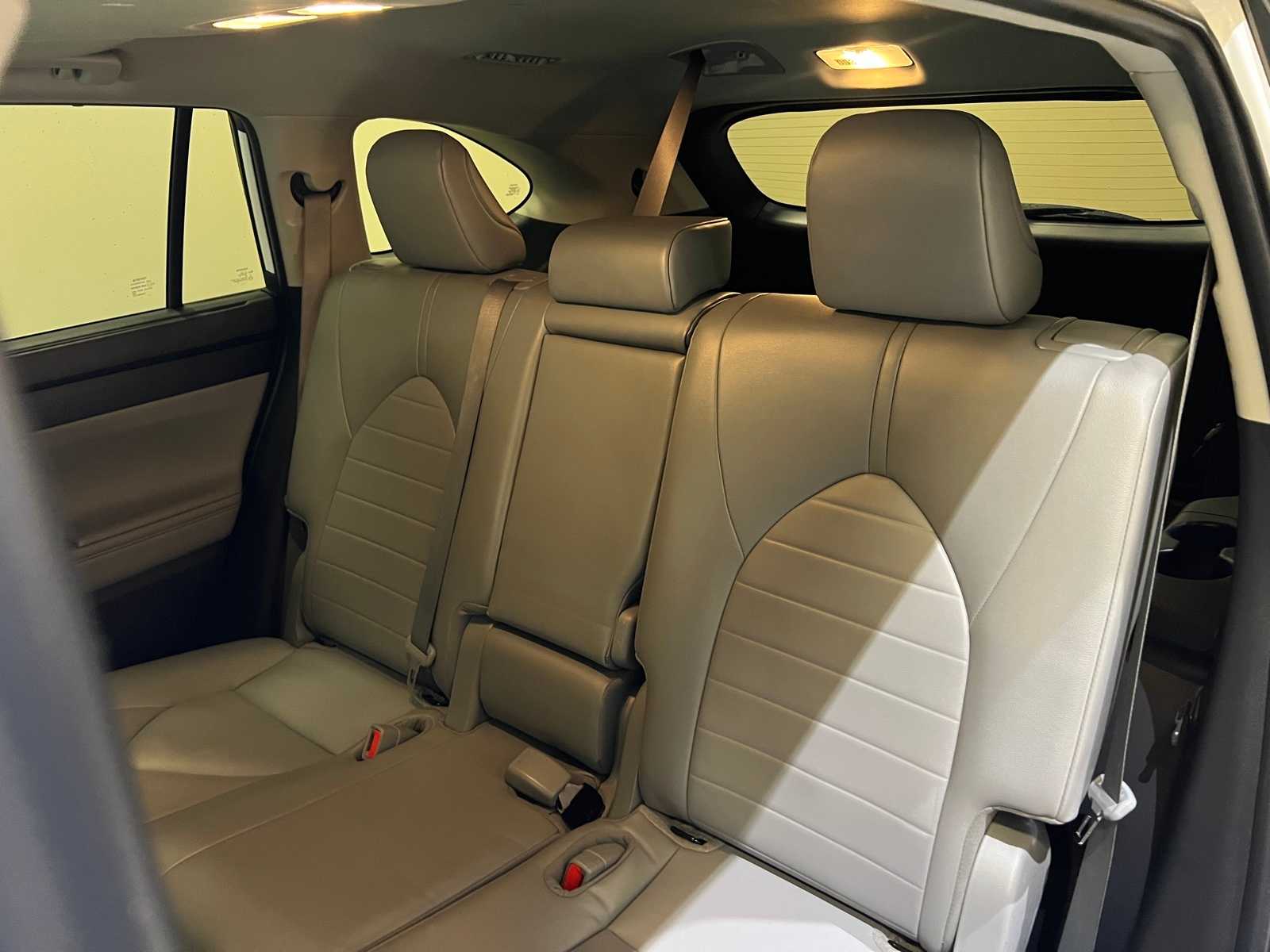 Thumbnail: 2022 Toyota Highlander - 13