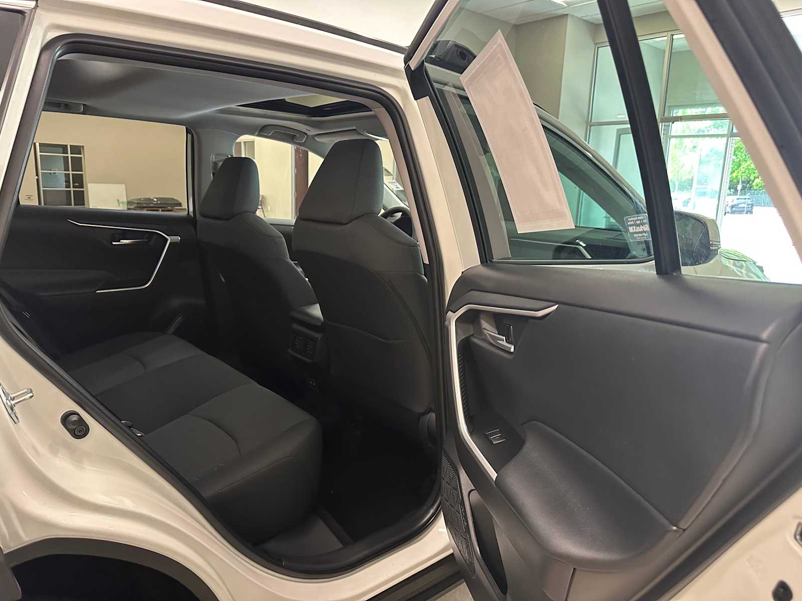 Thumbnail: 2025 Toyota RAV4 - 27
