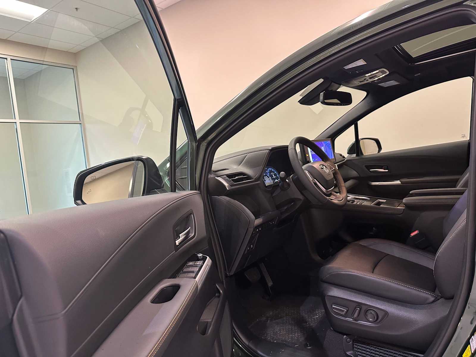 Thumbnail: 2026 Toyota Sienna - 23