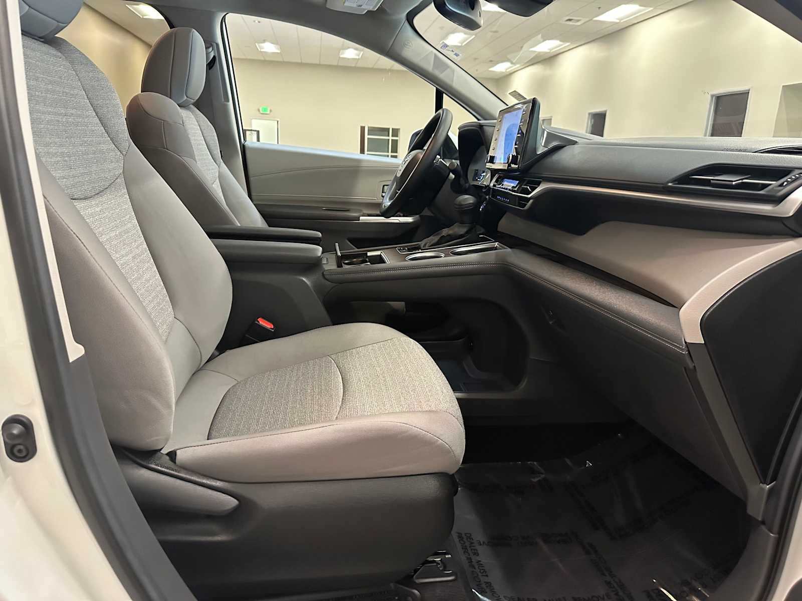 Thumbnail: 2024 Toyota Sienna - 26