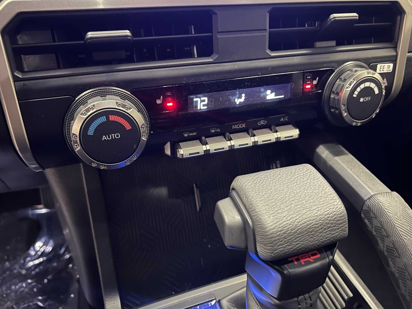 Thumbnail: 2025 Toyota Tacoma - 25