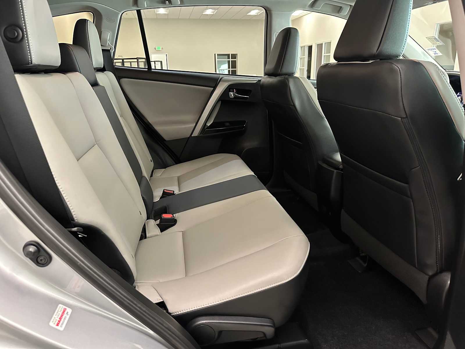 Thumbnail: 2018 Toyota RAV4 - 25