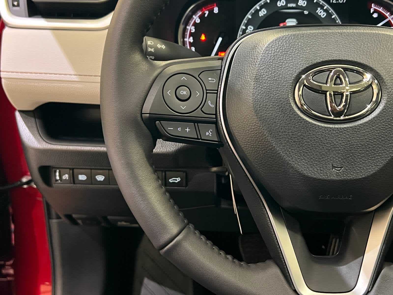 Thumbnail: 2025 Toyota RAV4 - 24