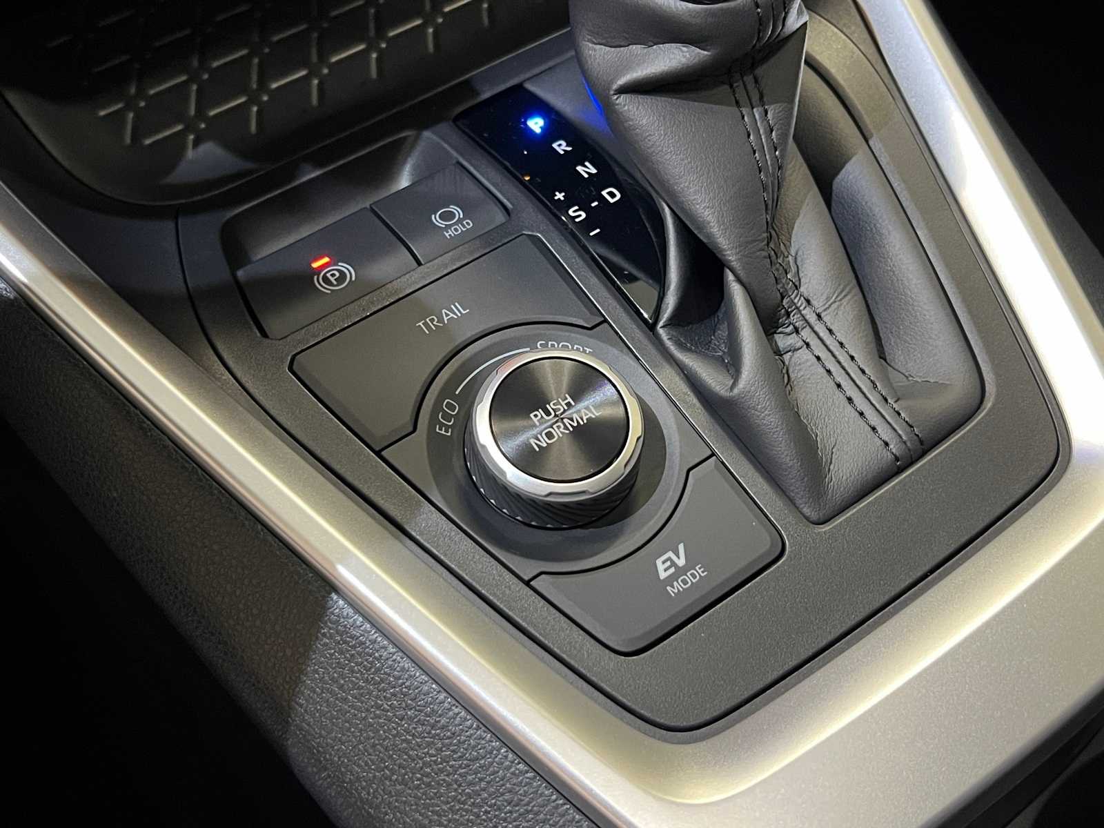 Thumbnail: 2025 Toyota RAV4 - 25