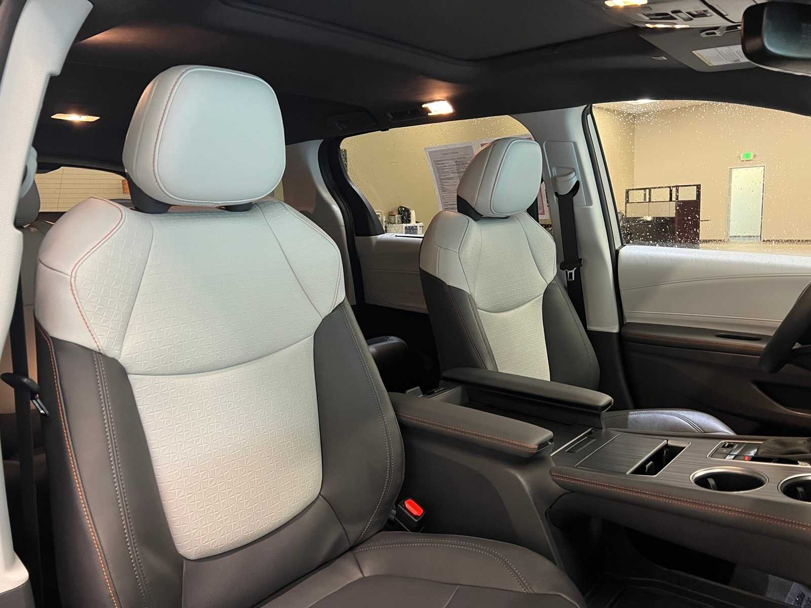 Thumbnail: 2024 Toyota Sienna - 16