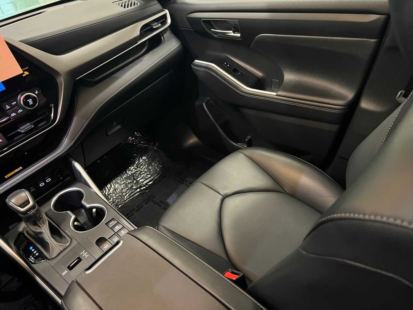 Thumbnail: 2024 Toyota Highlander - 9