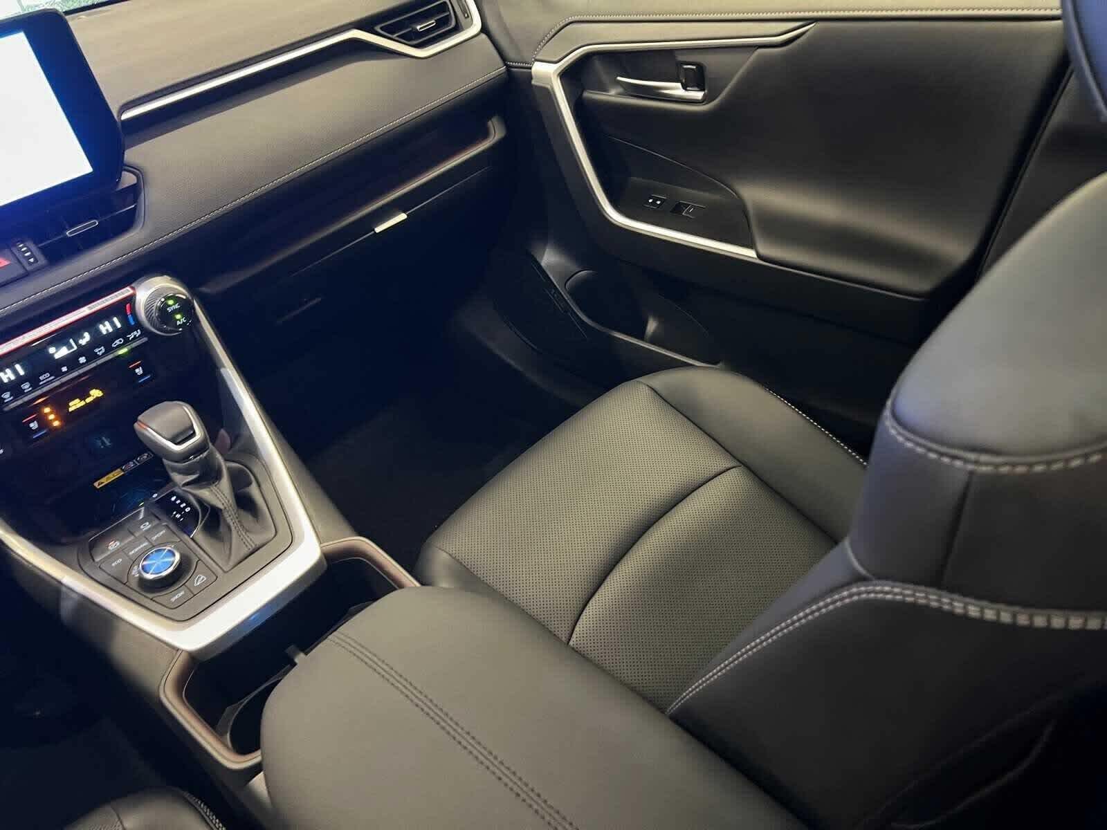 Thumbnail: 2025 Toyota RAV4 - 11