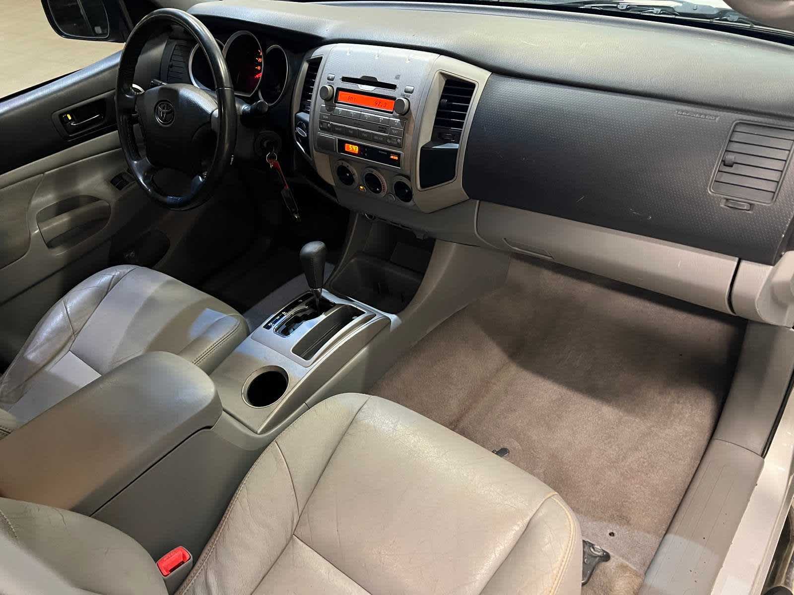 Thumbnail: 2010 Toyota Tacoma - 15