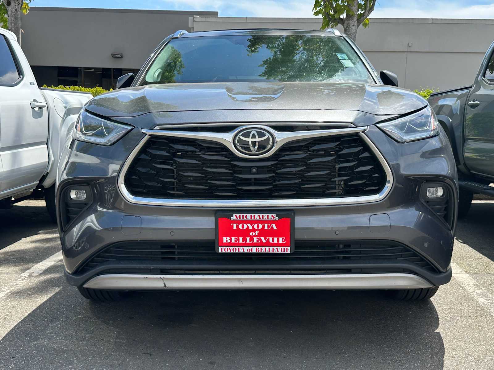 Thumbnail: 2023 Toyota Highlander - 2