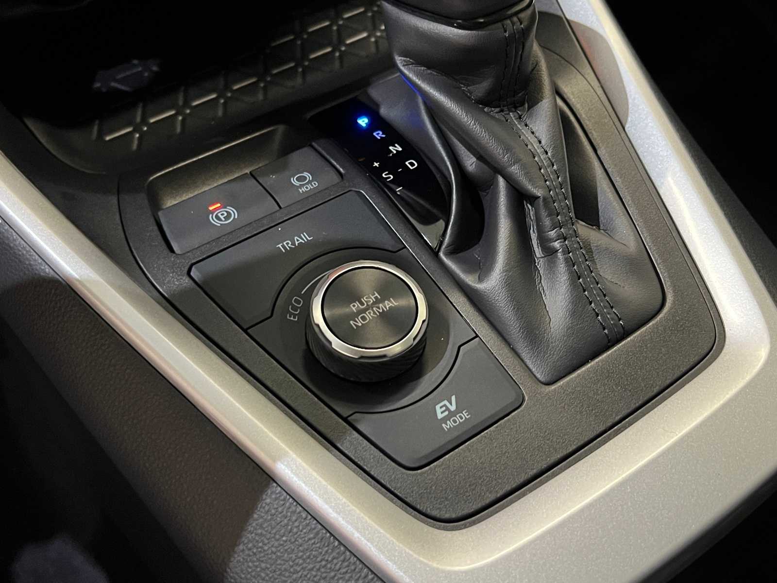 Thumbnail: 2025 Toyota RAV4 - 25