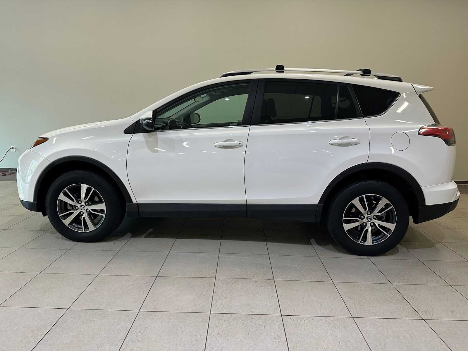 Thumbnail: 2016 Toyota RAV4 - 3