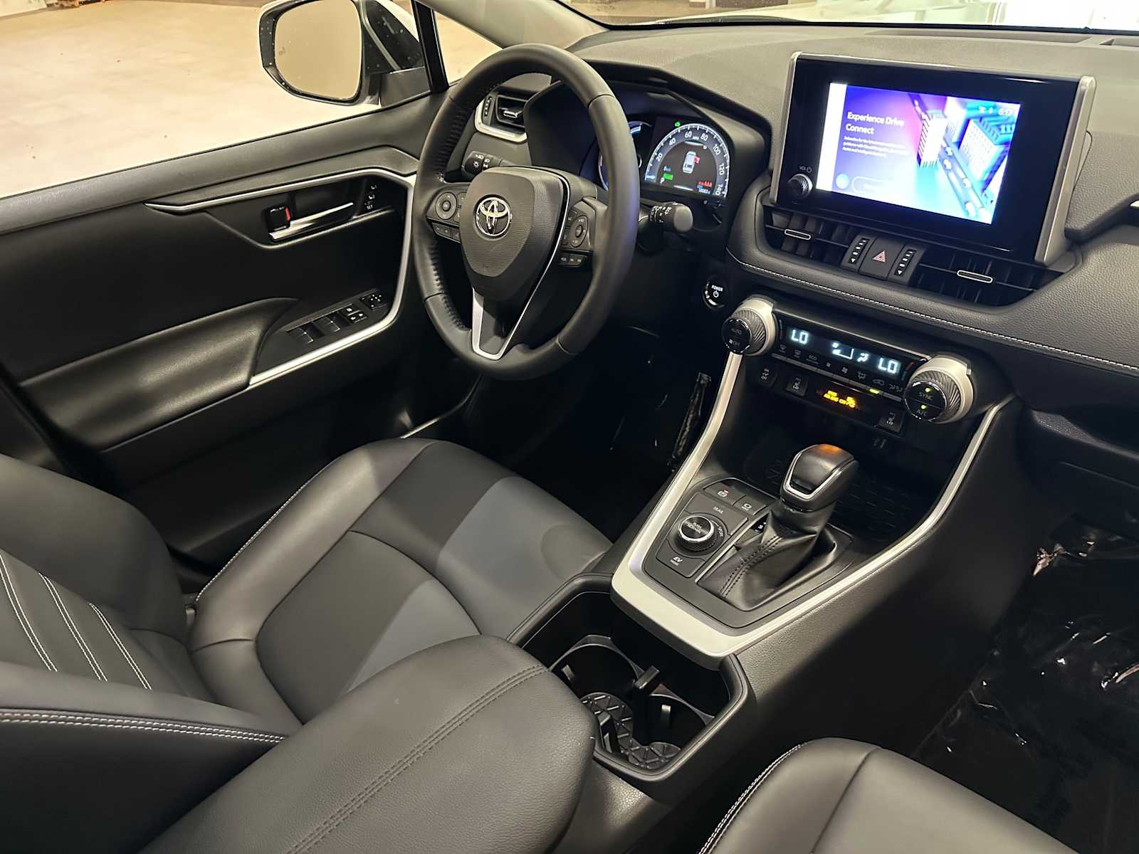 Thumbnail: 2023 Toyota RAV4 - 30