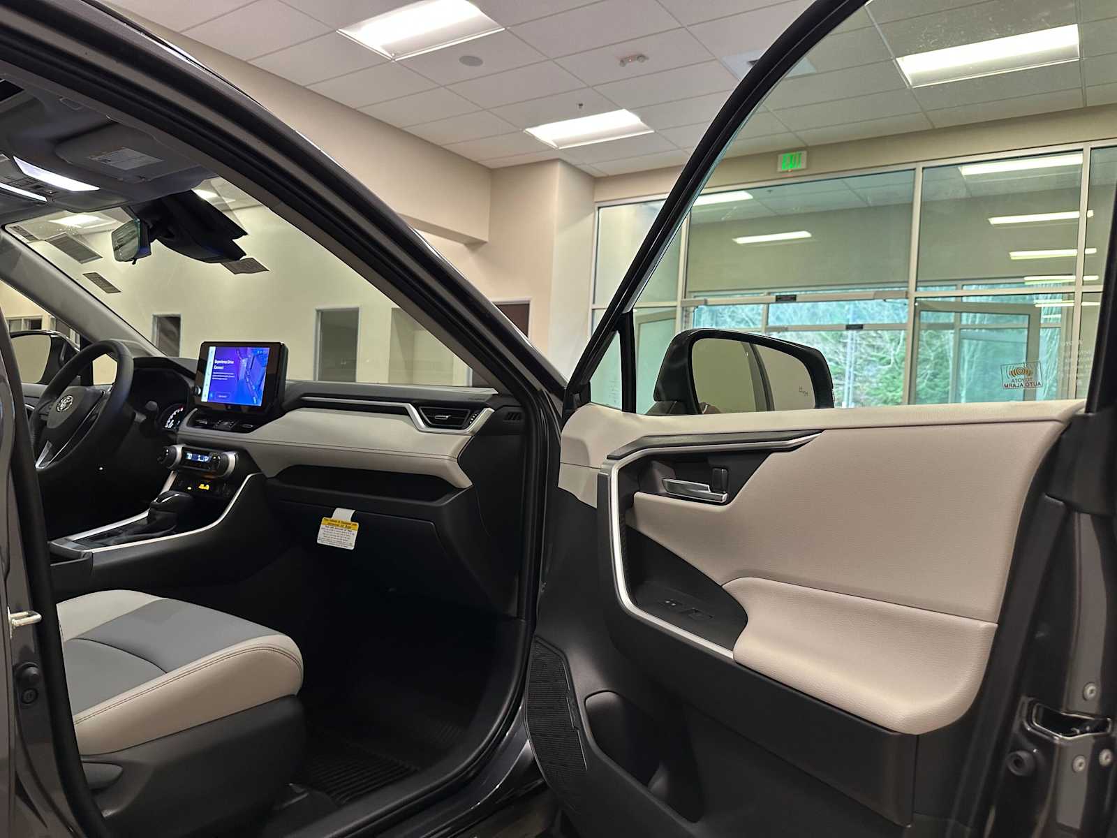 Thumbnail: 2025 Toyota RAV4 - 28