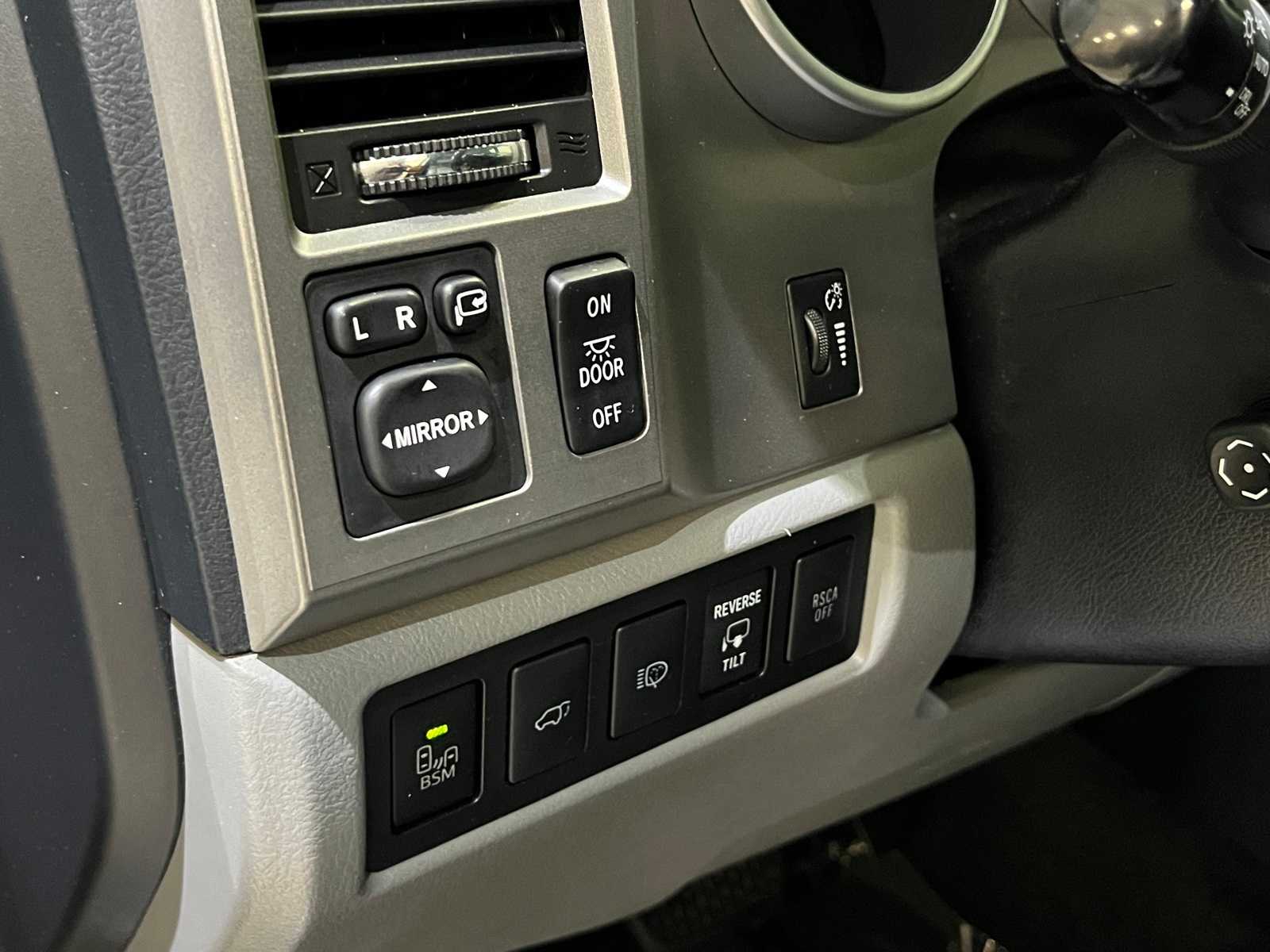Thumbnail: 2014 Toyota Sequoia - 16