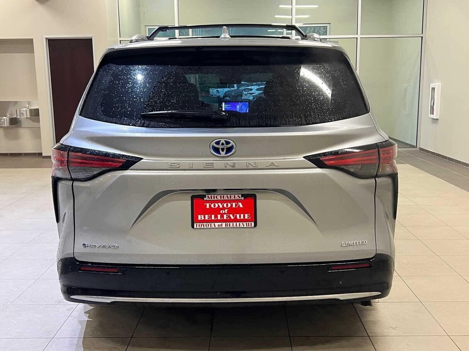 Thumbnail: 2025 Toyota Sienna - 5