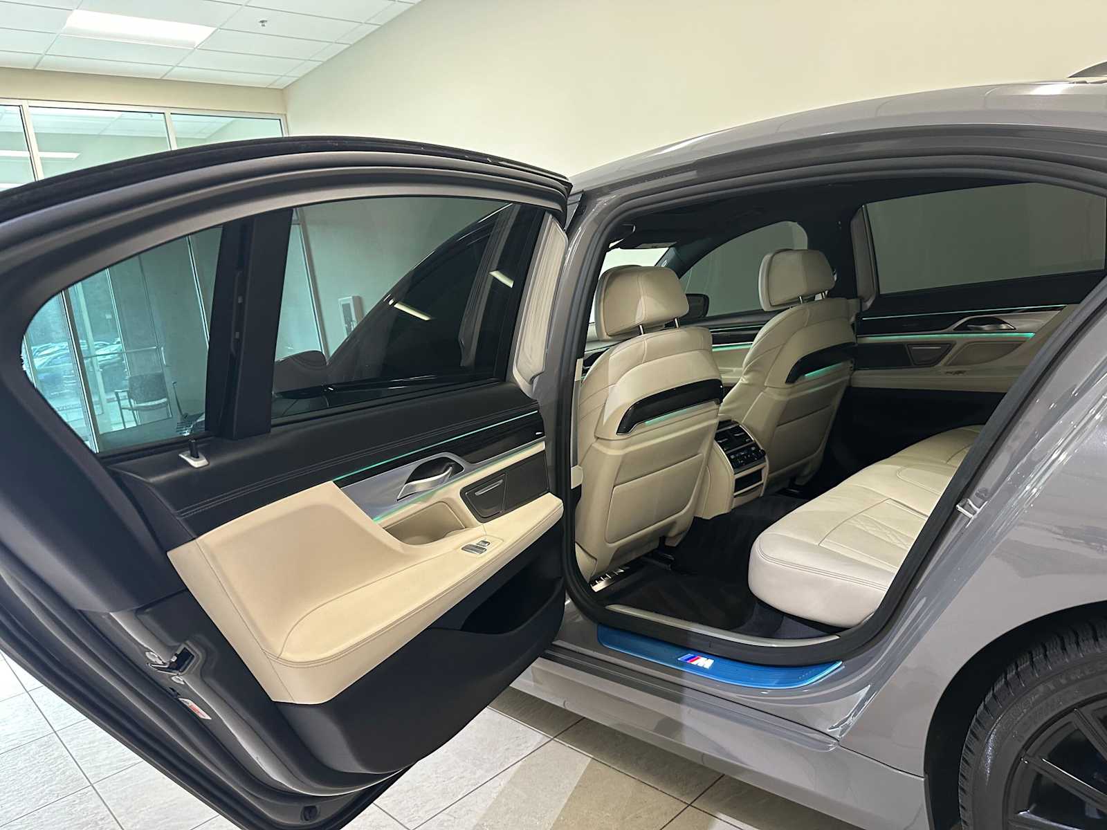 Thumbnail: 2021 BMW 7 Series - 26