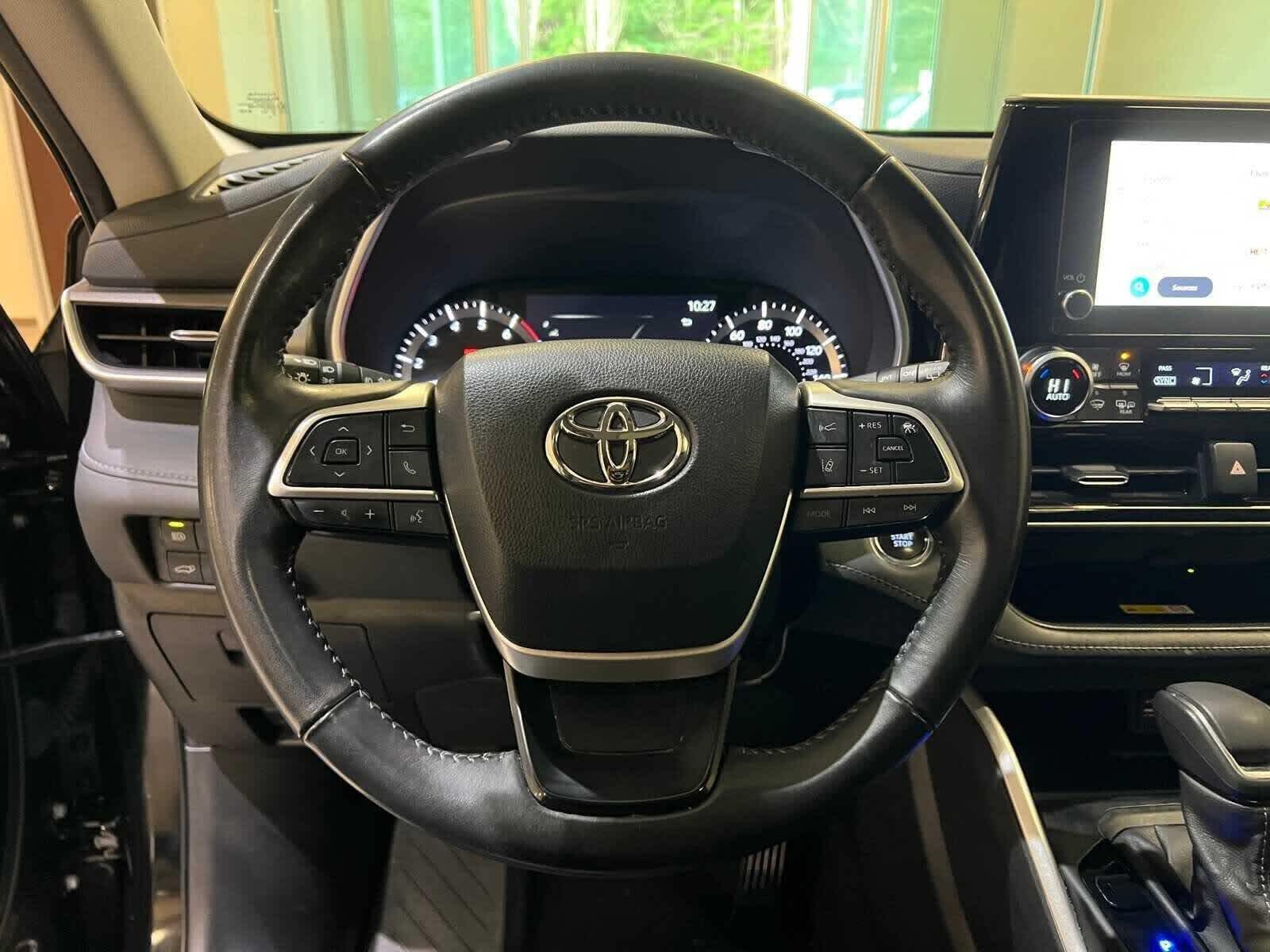 Thumbnail: 2023 Toyota Highlander - 22