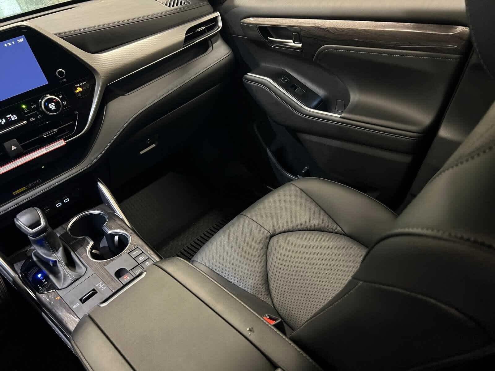 Thumbnail: 2025 Toyota Highlander - 11