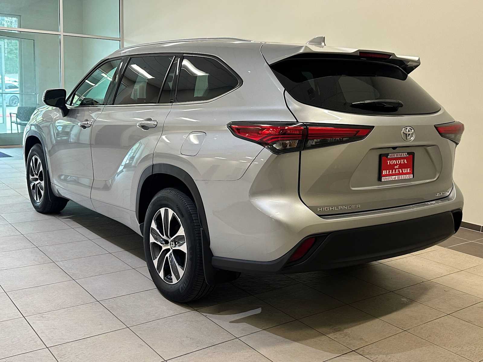 Thumbnail: 2021 Toyota Highlander - 4