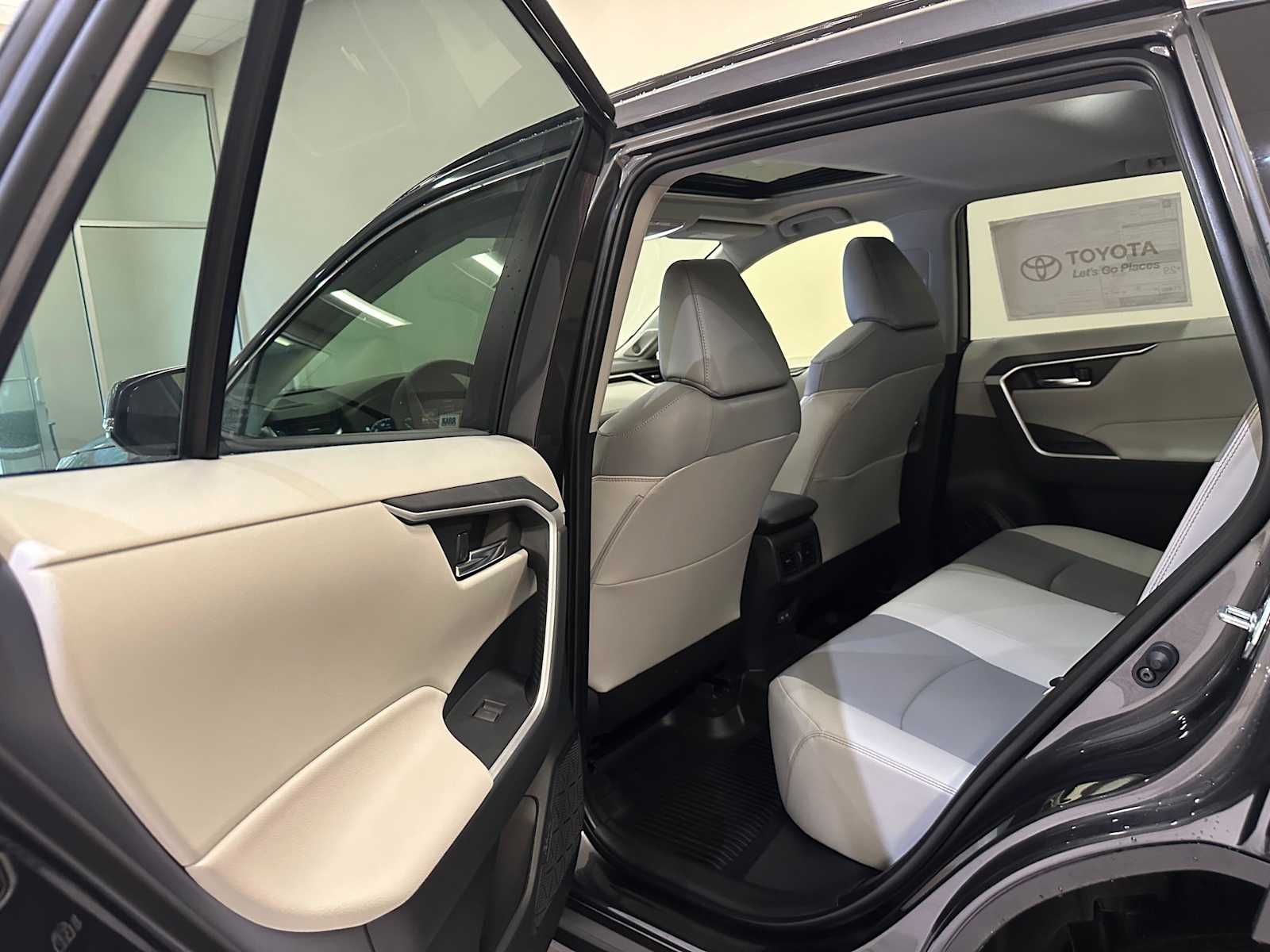 Thumbnail: 2025 Toyota RAV4 - 24