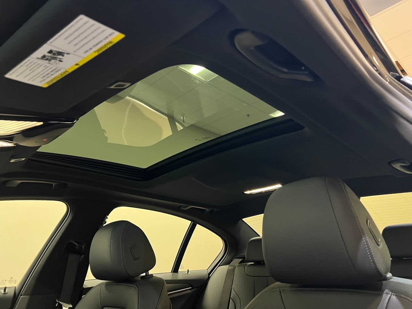 Thumbnail: 2022 BMW 5 Series - 17