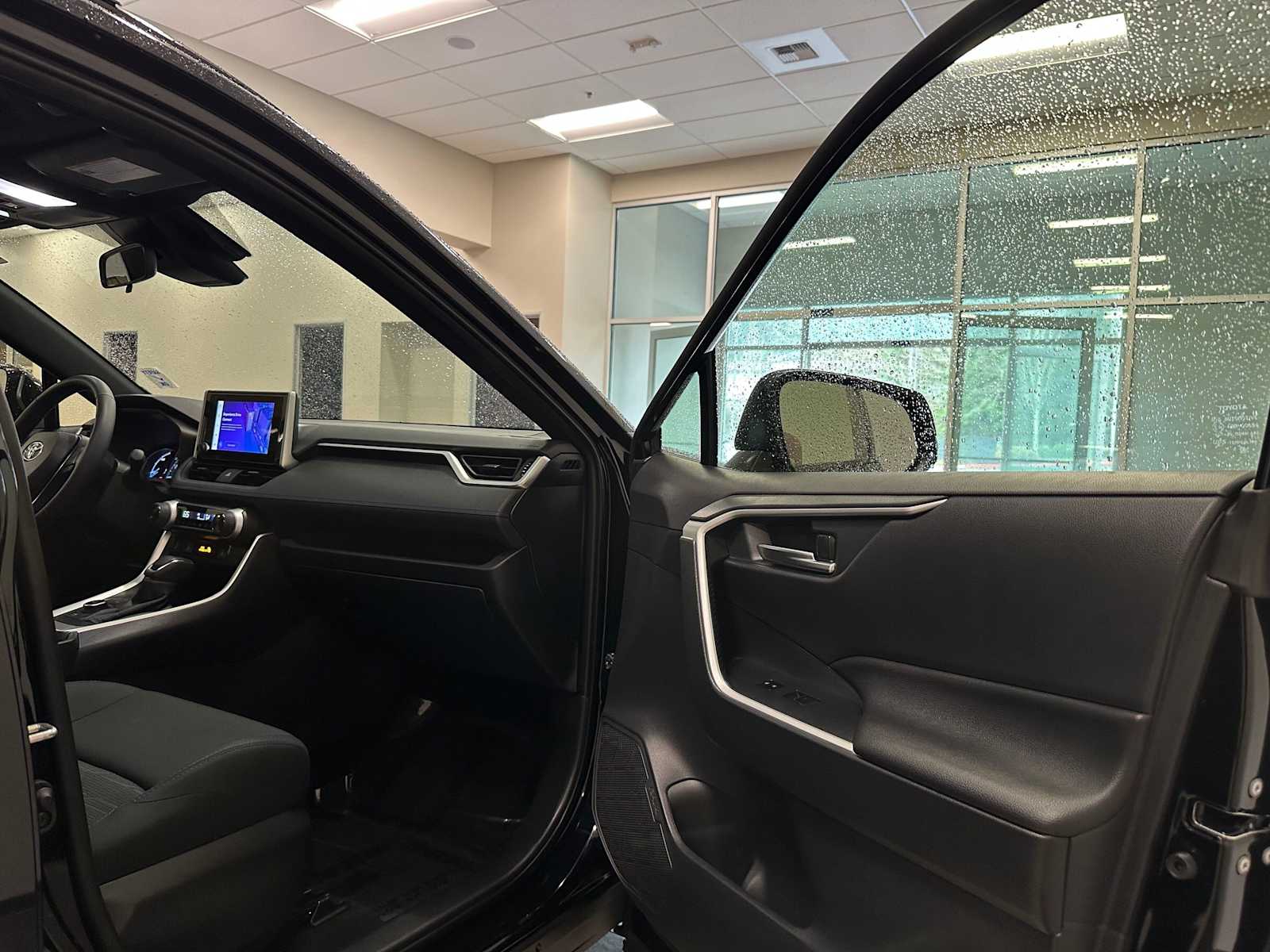 Thumbnail: 2025 Toyota RAV4 - 29