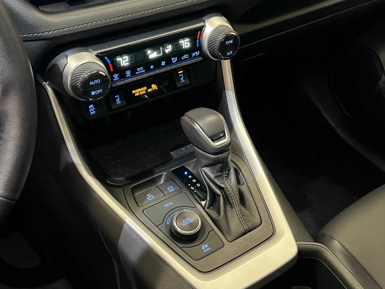 Thumbnail: 2022 Toyota RAV4 - 23