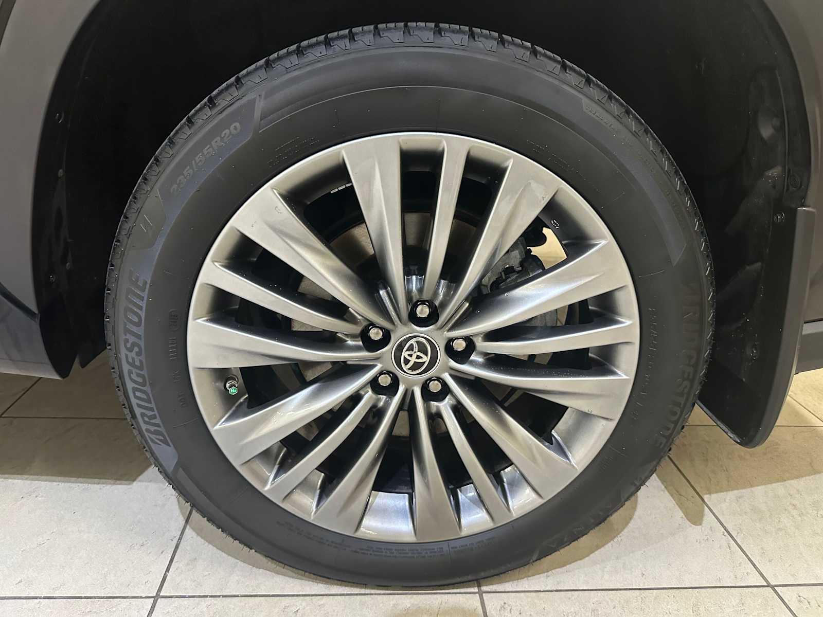 Thumbnail: 2020 Toyota Highlander - 10