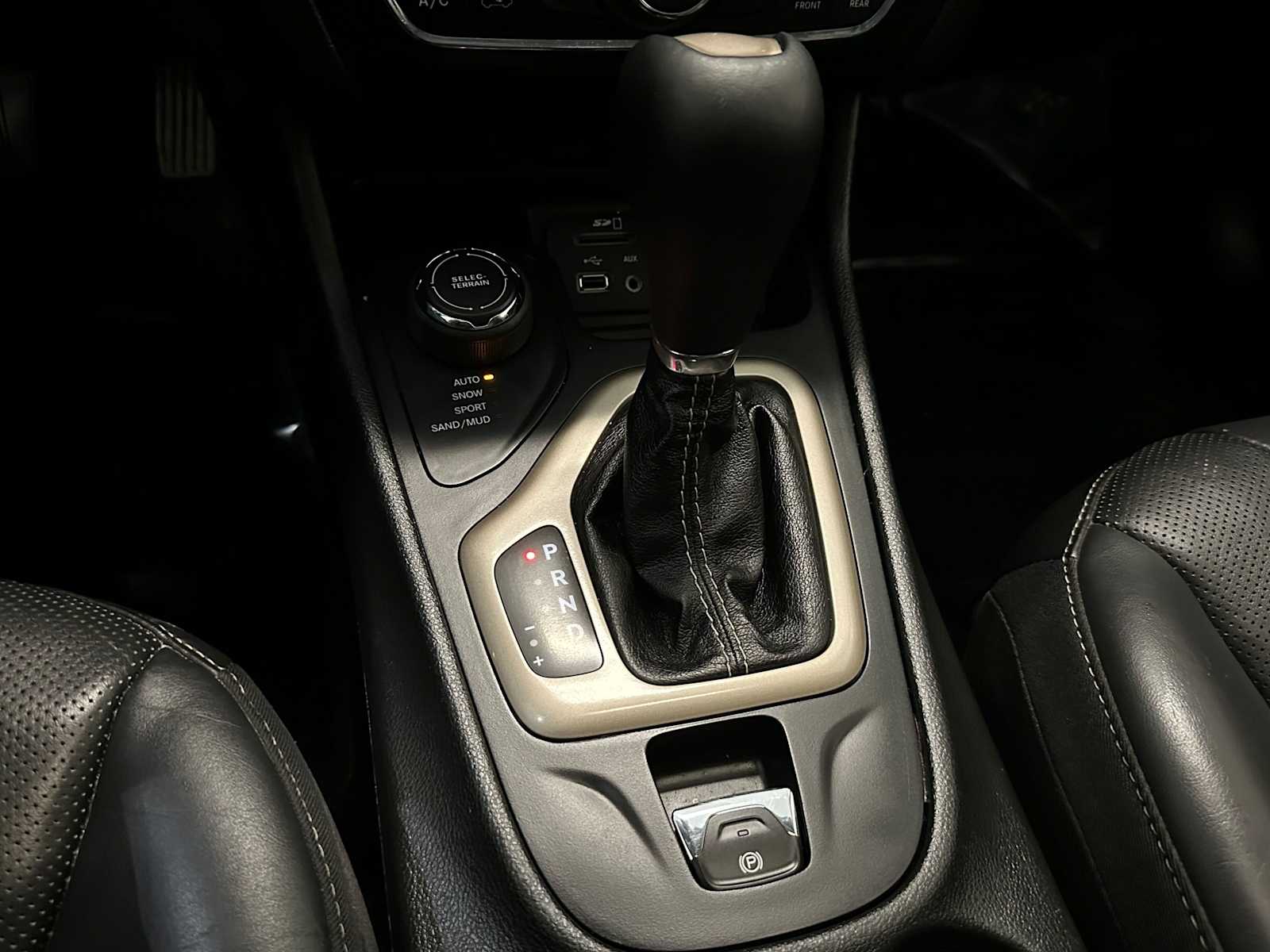 Thumbnail: 2015 Jeep Cherokee - 18