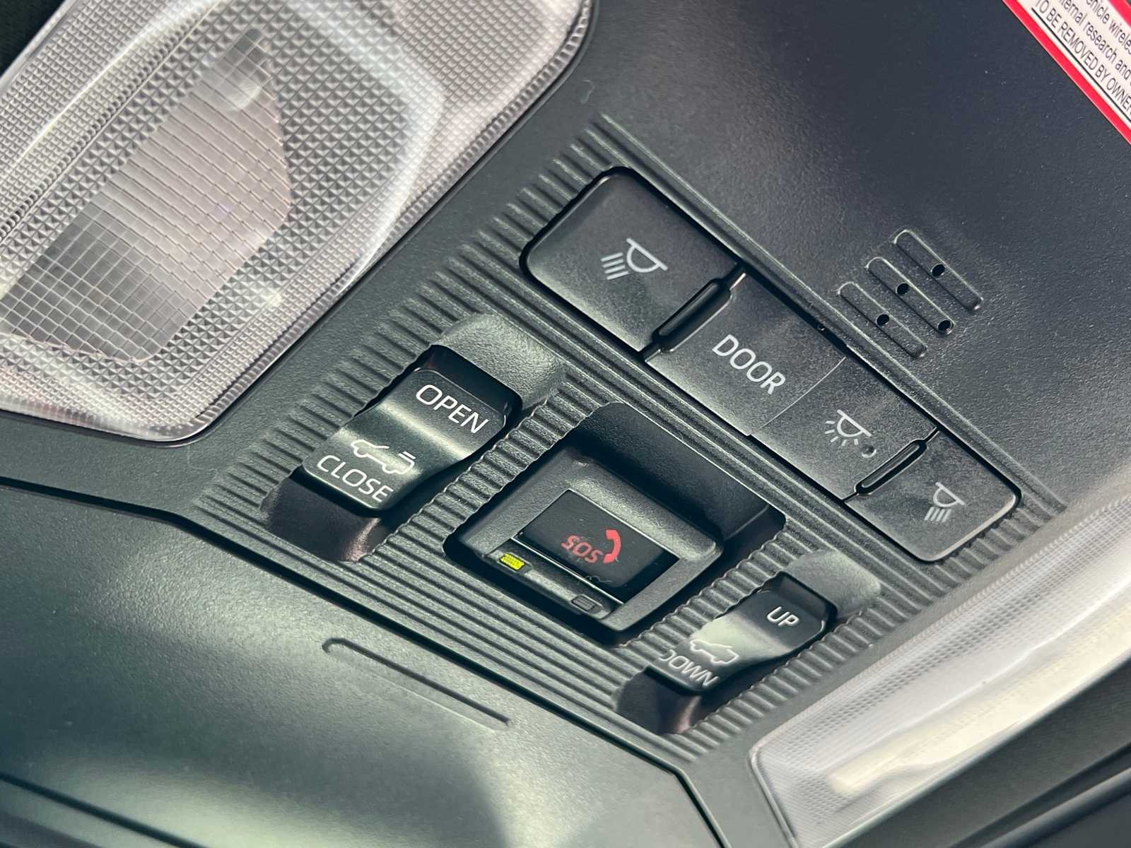 2025 Toyota RAV4 XSE 28