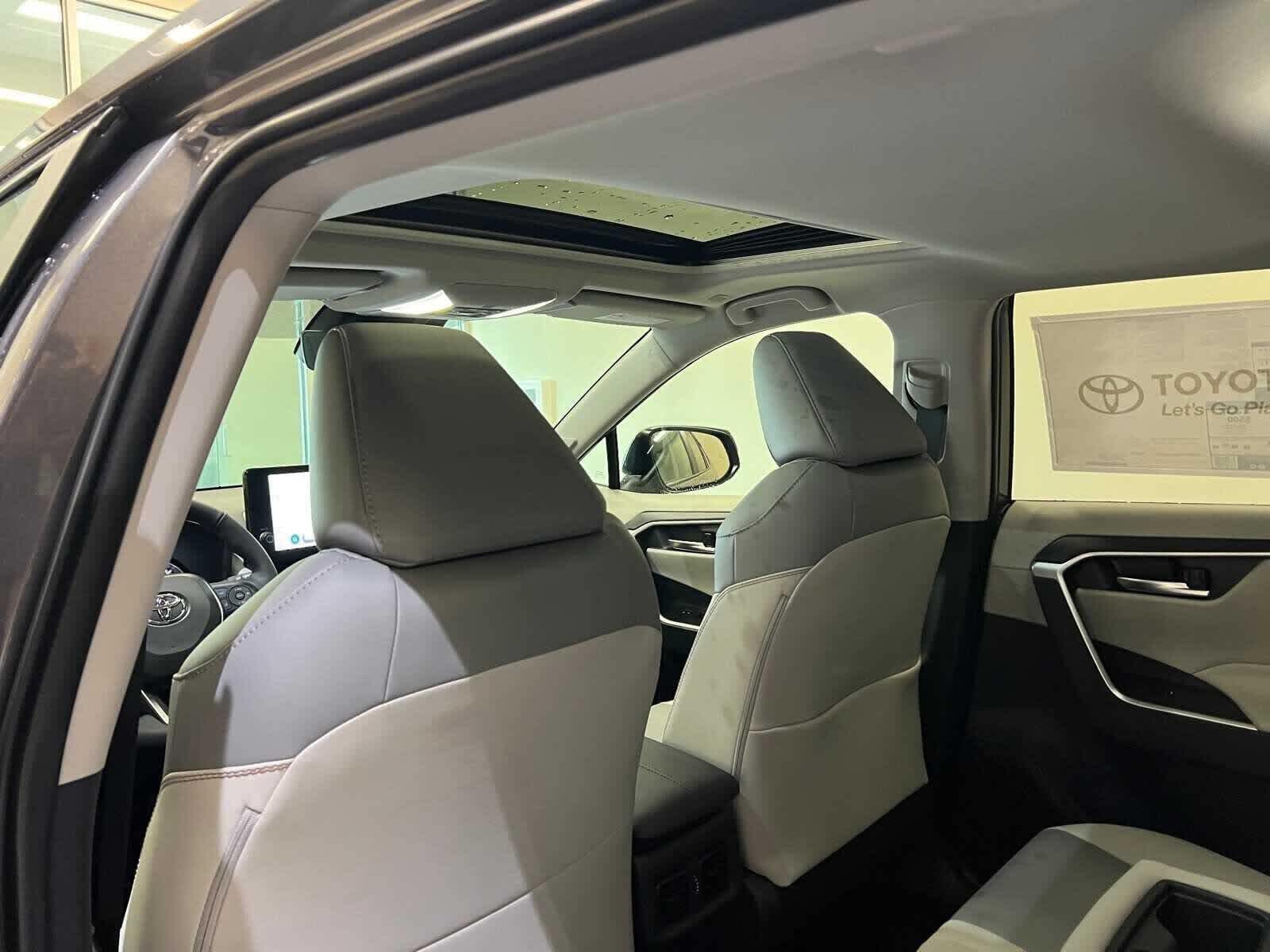 Thumbnail: 2025 Toyota RAV4 - 12