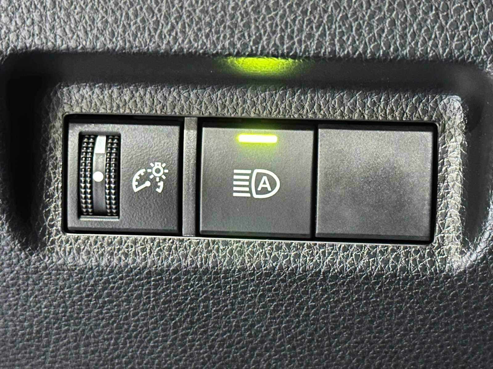 Thumbnail: 2025 Toyota RAV4 - 18