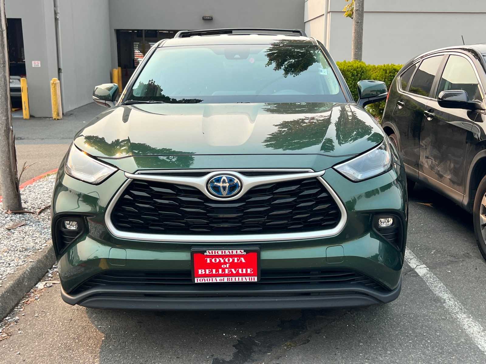 Thumbnail: 2023 Toyota Highlander - 2
