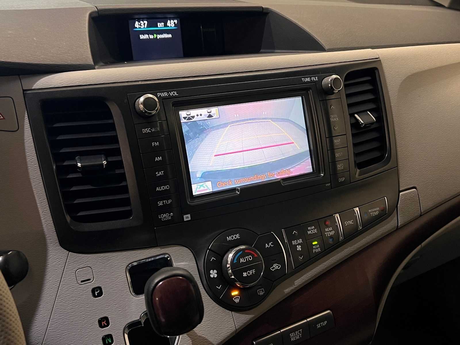 Thumbnail: 2014 Toyota Sienna - 25