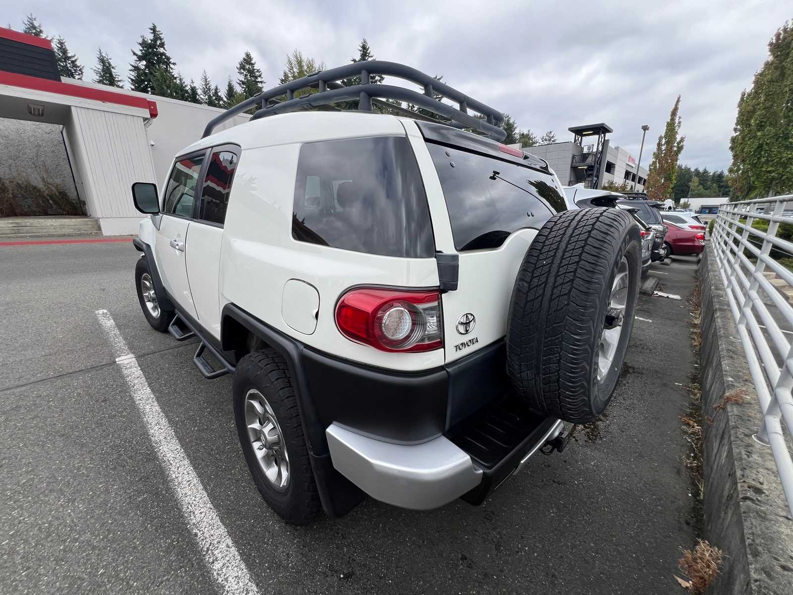 Thumbnail: 2012 Toyota FJ Cruiser - 7