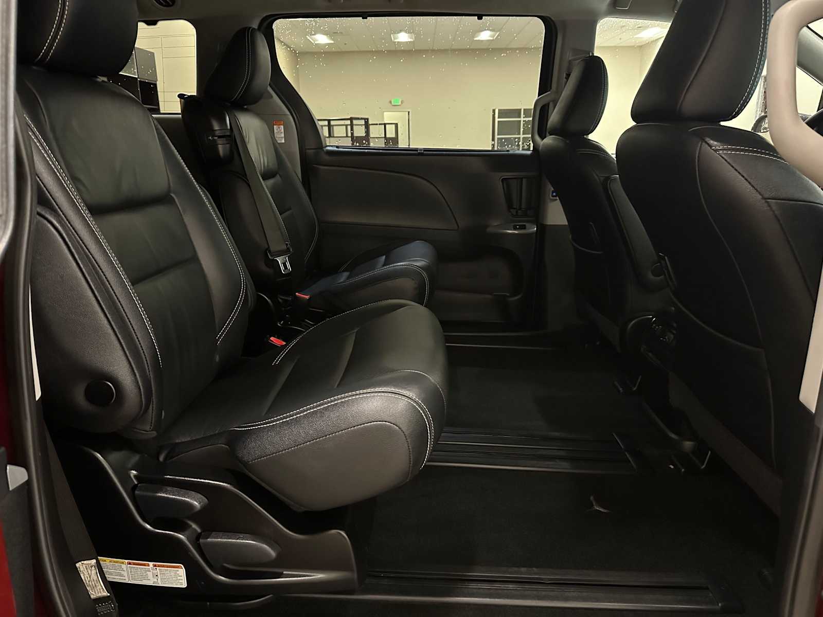 Thumbnail: 2018 Toyota Sienna - 24