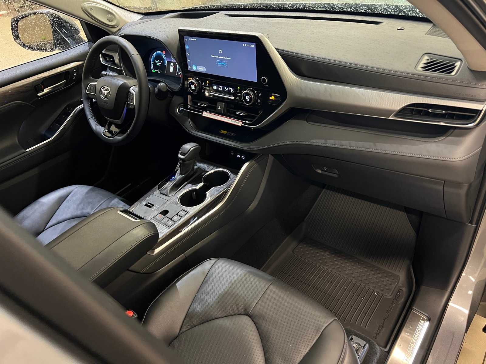 Thumbnail: 2025 Toyota Highlander - 15